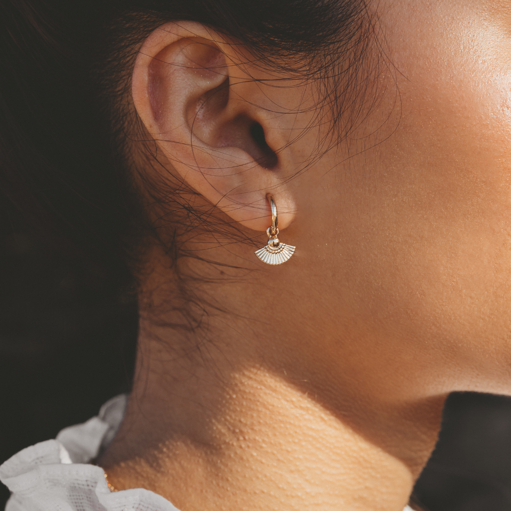 Samsara Huggie Hoops